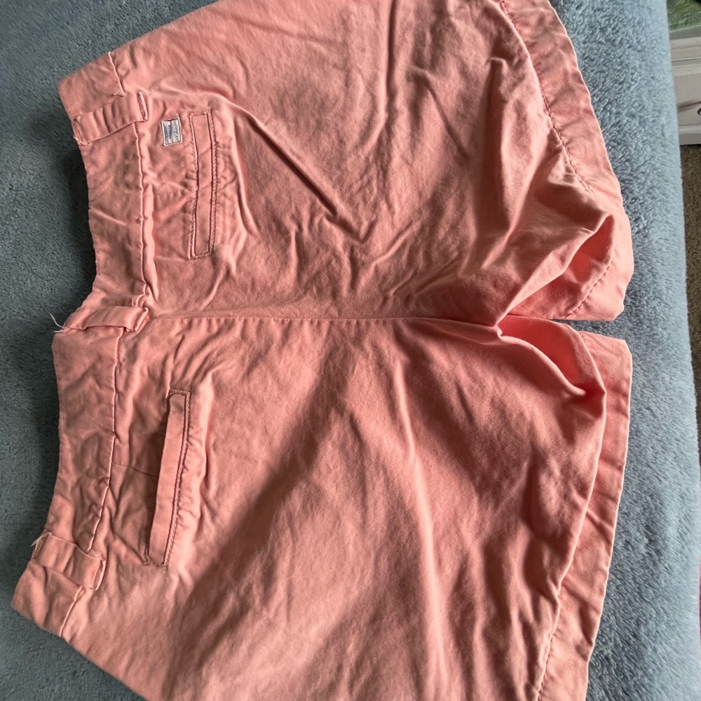 Tommy Hilfiger shorts. EUC.  No rips or stains.  Peach colored.